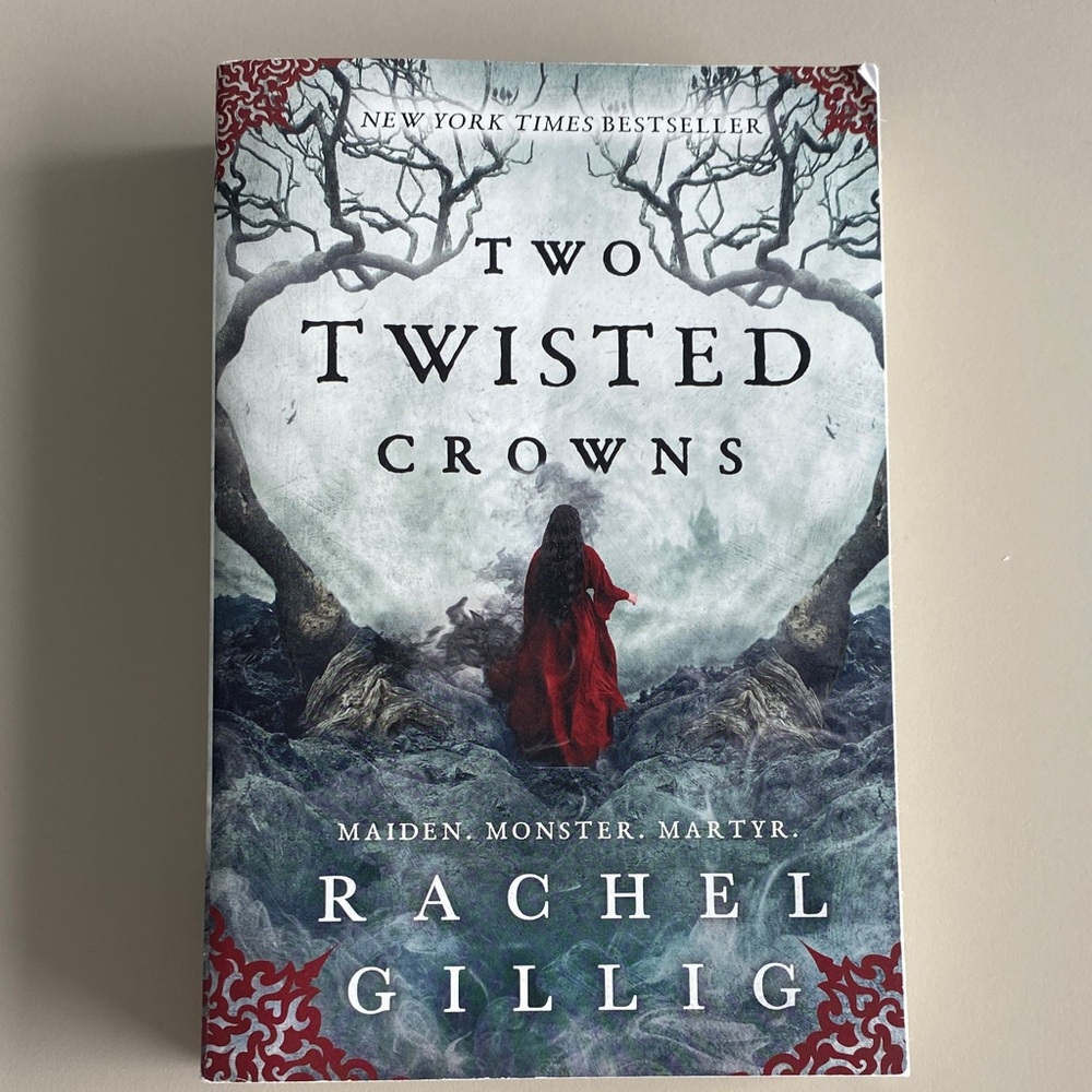 📚 5 for 15$ - Two Twisted Crowns Book by Rachel Gillig